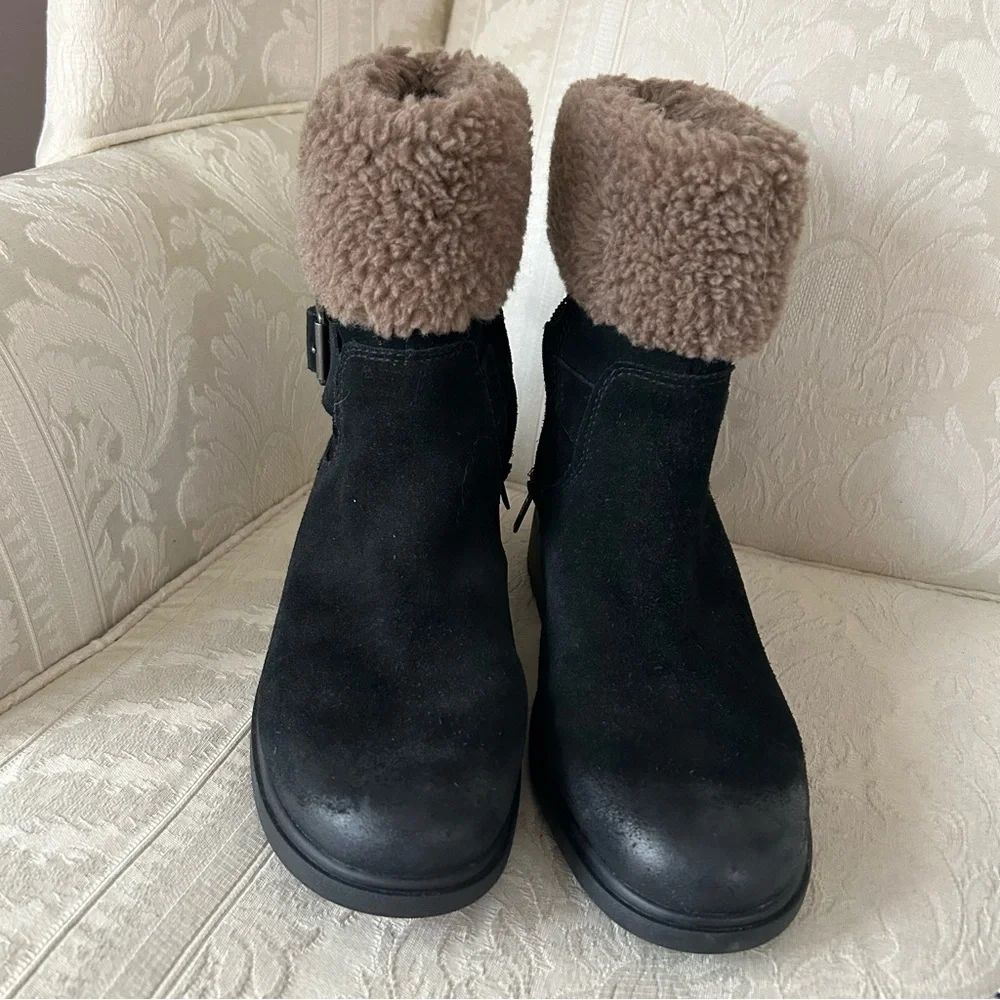 Best for the season! Ugg Harrison Cuff boot in black sz 6.5 super warm